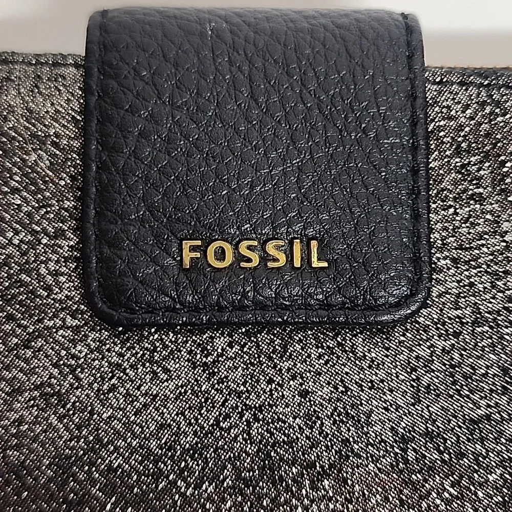Fossil Metallic Pewter w/Taupe/Gray Inside Wristlet Wallet/Card Holder Clutch